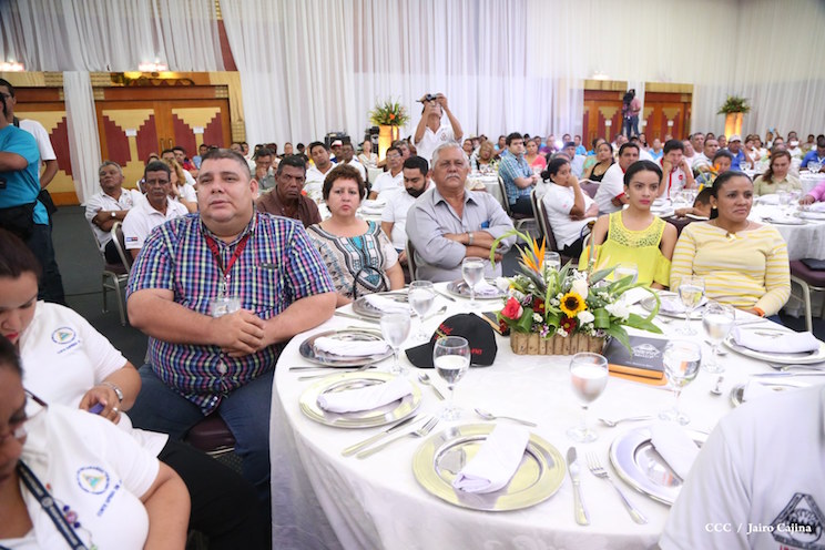 Presidente Daniel Ortega y Compa&ntilde;era Rosario Murillo con trabajadores y trabajadoras de Nicaragua